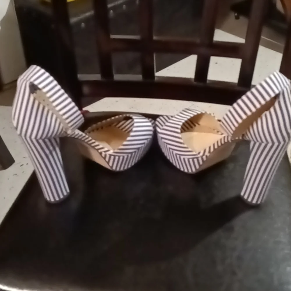 Shoes - Picture 5 of 5